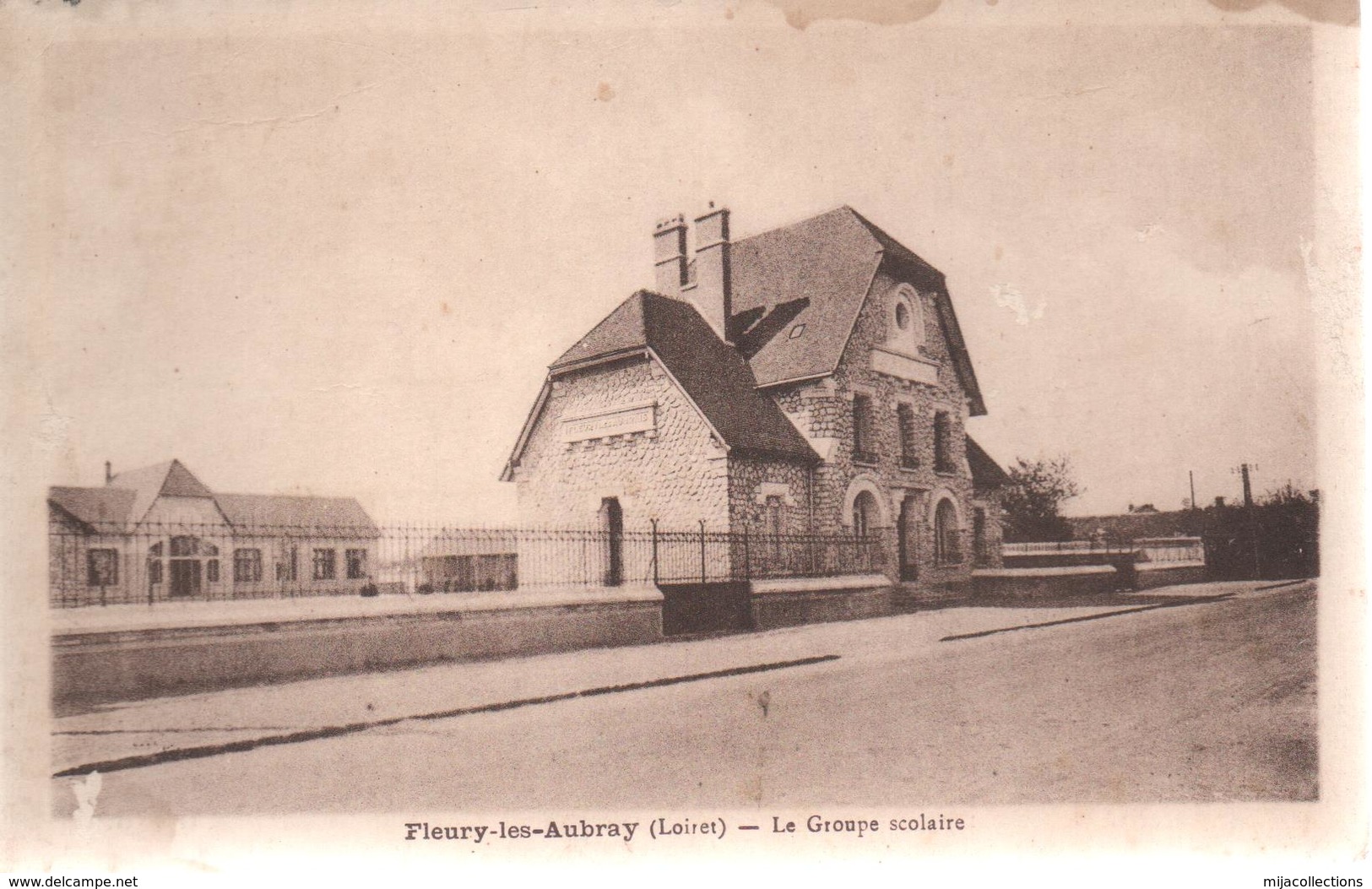 Cpa B69 FLEURY LES AUBRAY Le Groupe Scolaire - Autres & Non Classés