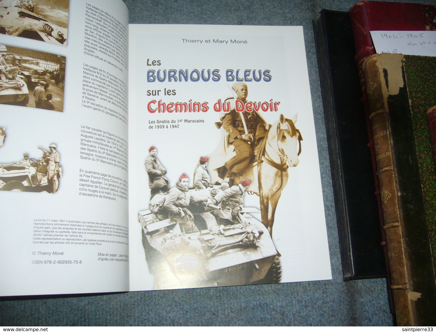 ( Militaria Guerre Maroc ) Thierry Et Mary Moné  Les Burnous Bleus Sur Les Chemins Du Devoir Spahis Du 1er Marocains - Guerre 1939-45