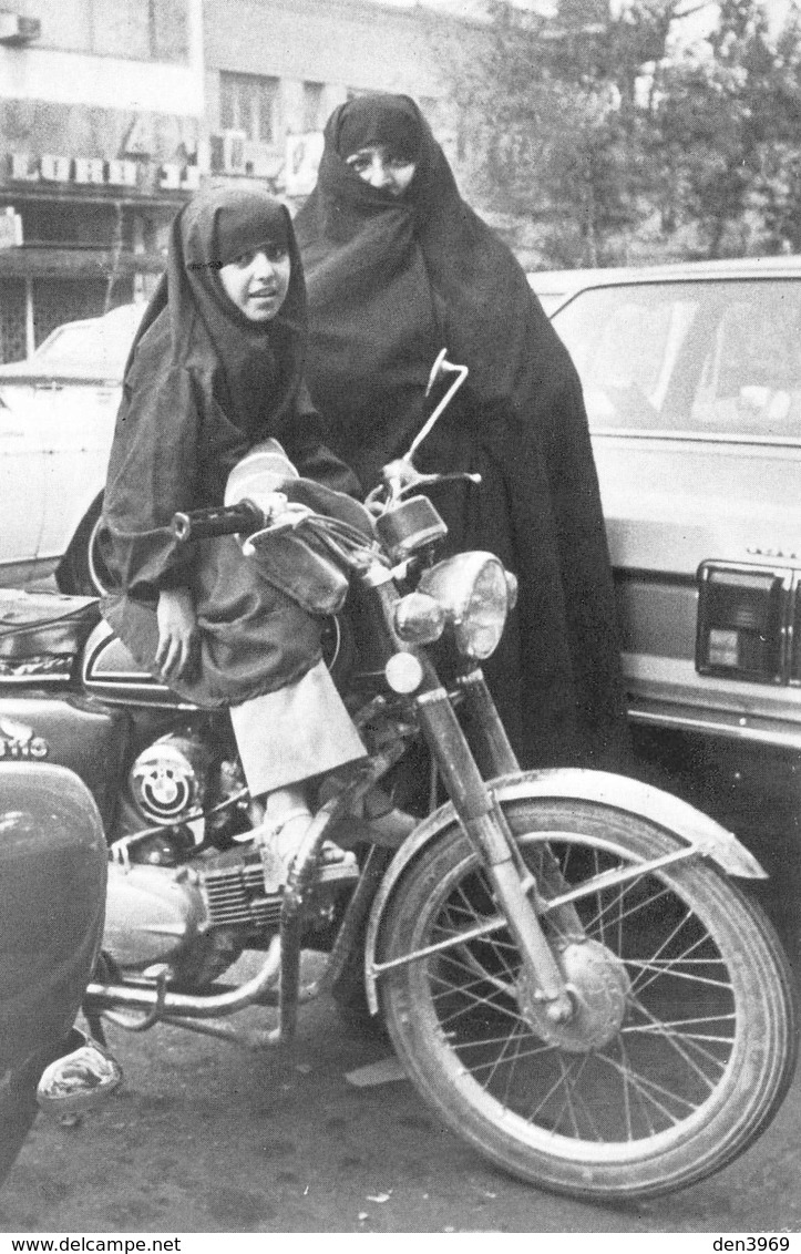 La Femme En IRAN - Magnifique Série De 12 Cp De La Photographe Alsacienne Christine SPENGLER, Agence Sygma - Iran