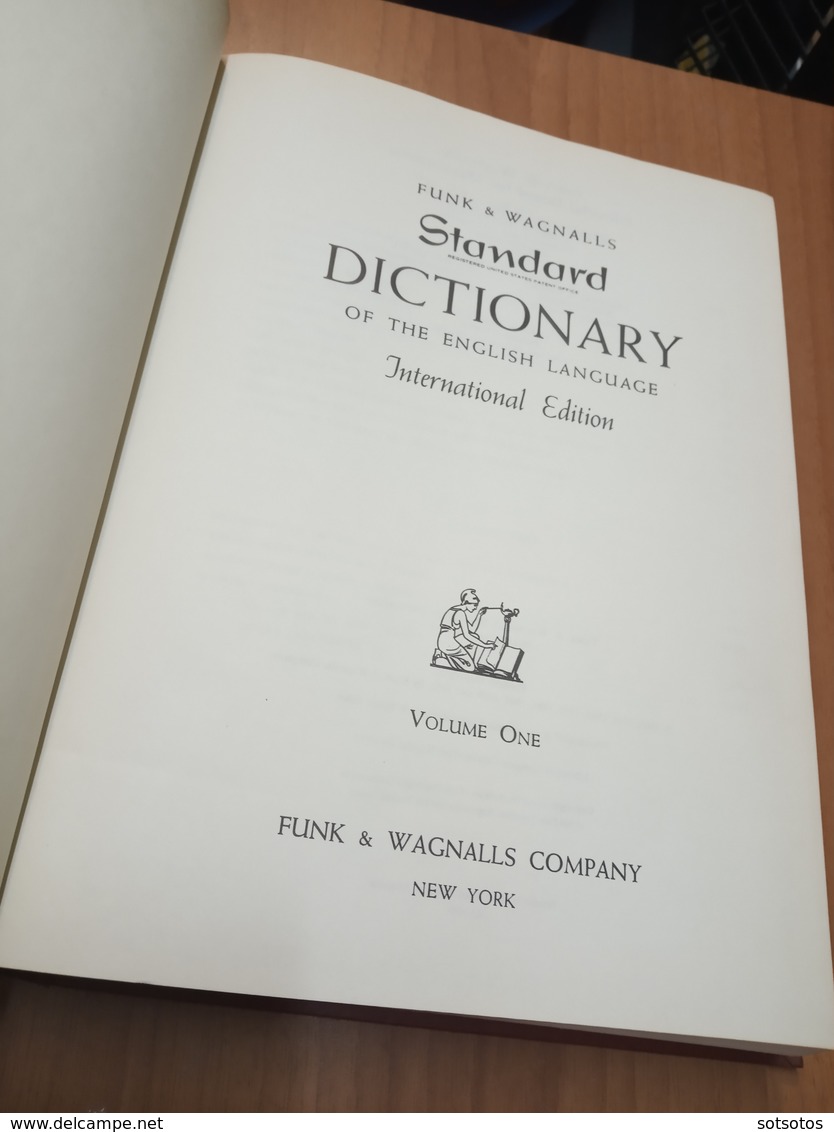 DICTIONARY INTERNATIONAL EDITION: FUNK & WAGNALS STANDARD (2 Vol.) - 1506  Pages IN VERY GOOD CONDITION - Diccionarios
