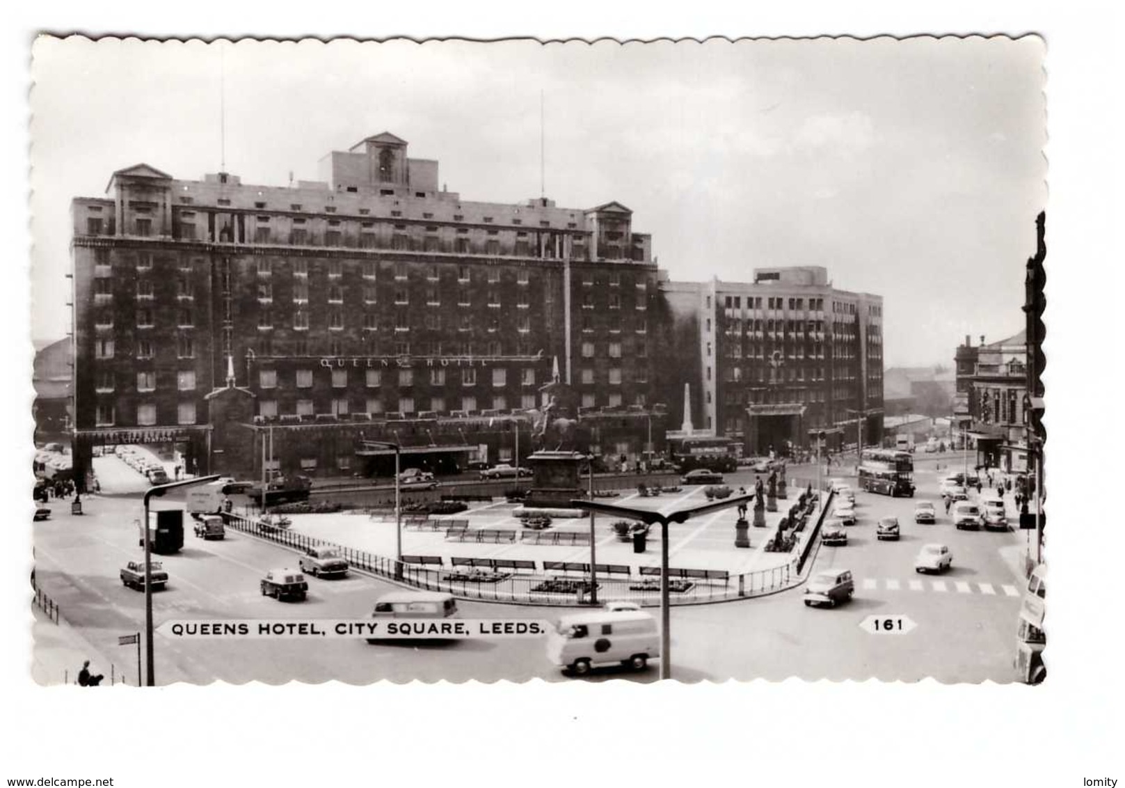 Angleterre Leeds Queens Hotel City Square Vieille Voiture Auto CPSM PF Cachet 1963 + Timbre - Leeds