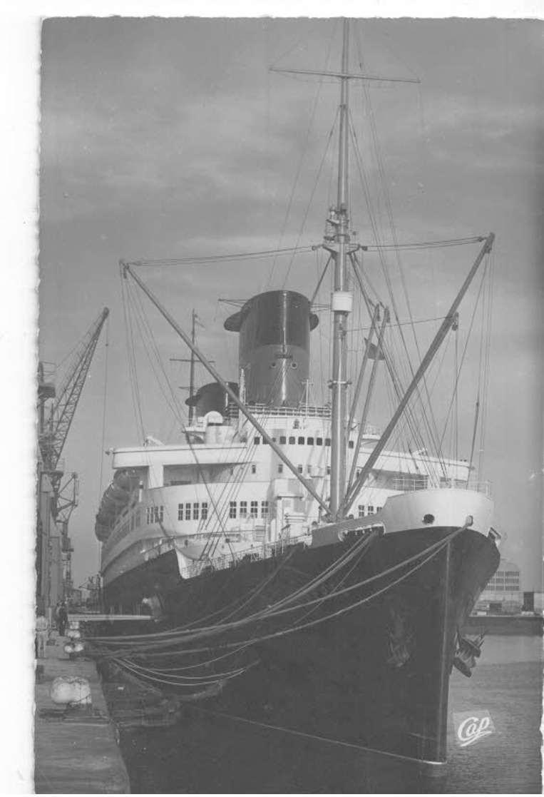 LE HAVRE   Paquebot  "LIBERTE"   à Quai - Harbour