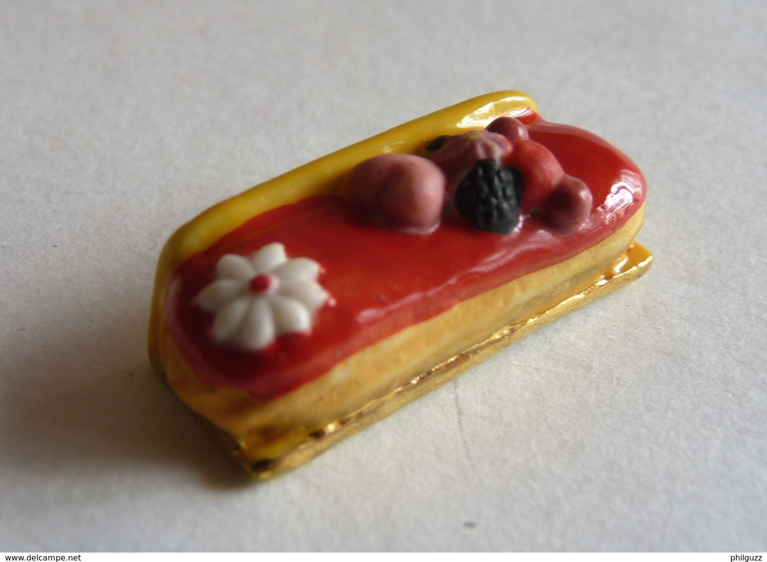 FEVE PUBLICITAIRE PERSO GATEAU ECLAIR FRUITS ROUGES SEVERINE ET JULIEN PATISSERIE VERSAILLES 78 - Anciennes