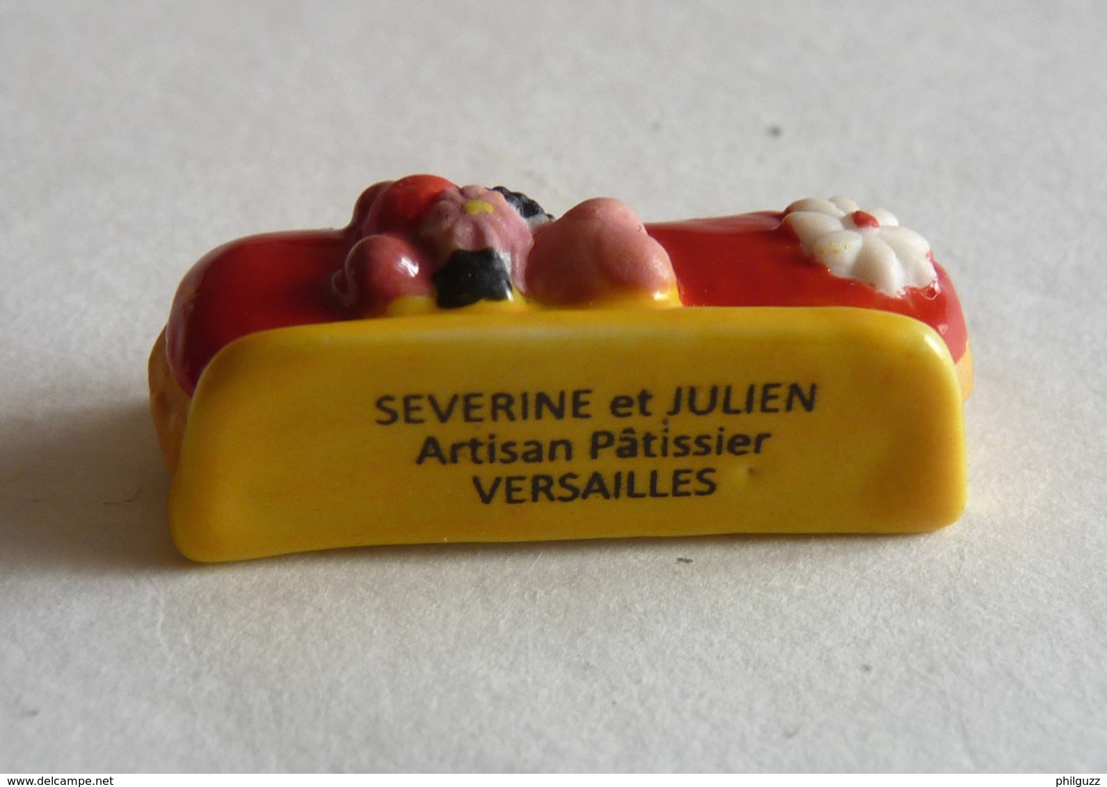 FEVE PUBLICITAIRE PERSO GATEAU ECLAIR FRUITS ROUGES SEVERINE ET JULIEN PATISSERIE VERSAILLES 78 - Anciennes