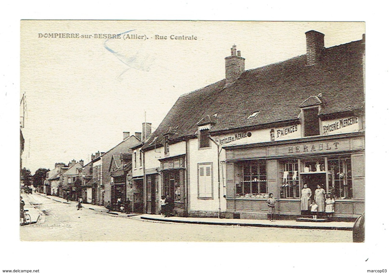 ALLIER 03 DOMPIERRE SUR BESBRE Rue Centrale Magasin Herault Carte Rare (léger Pli Coin Gauche En Bas) - Other & Unclassified