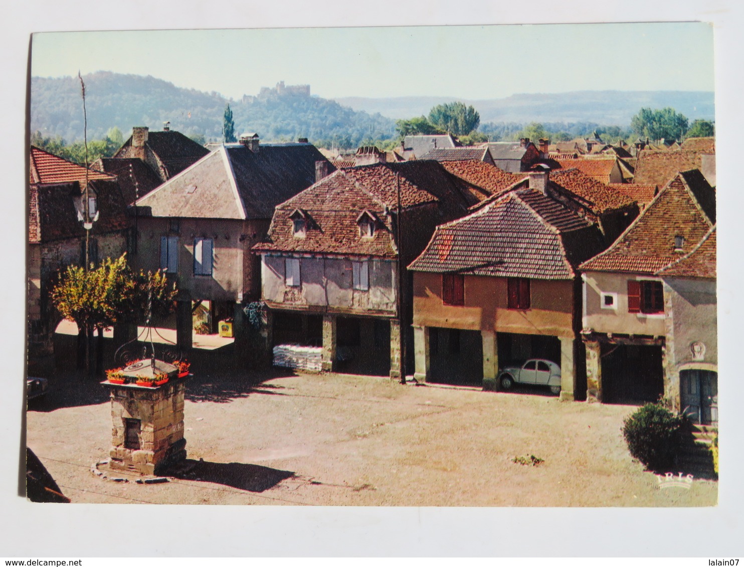 Carte Postale : 46 BRETENOUX EN QUERCY : Place Des Couverts - Bretenoux