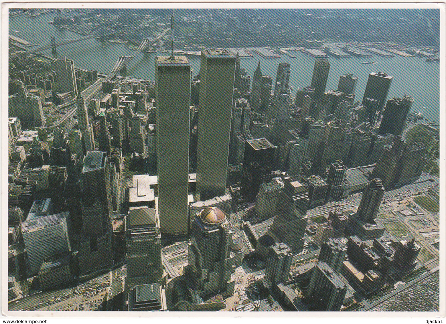 NEW YORK / AERIAL VIEW OF MANHATTAN AND THE EAST RIVER - 1992 ( World Trade Center) - World Trade Center