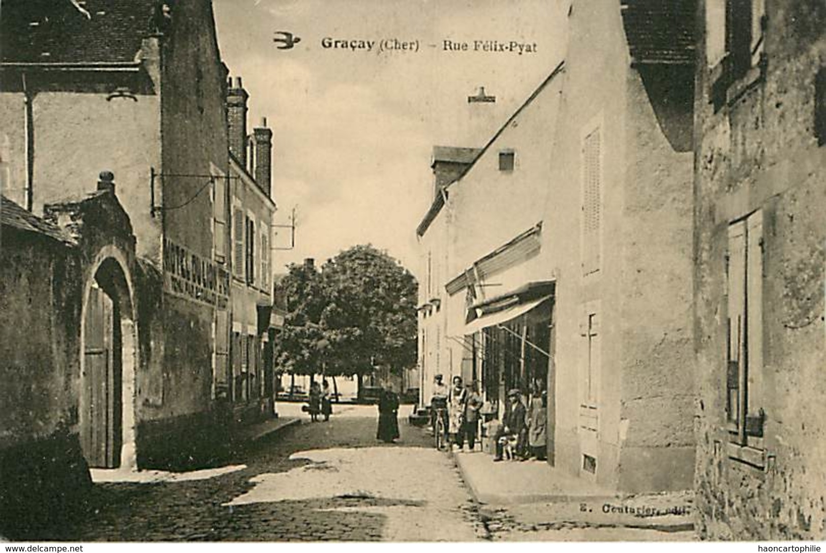 18  Gracay  Rue Felix Pyat - Graçay