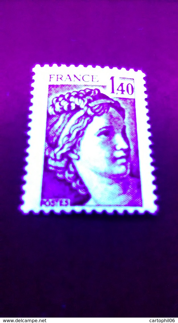 - FRANCE Variété 2102a ** - 1 F. 40 Rouge Type Sabine 1980 - SANS PHOSPHORE - Cote 25 EUR - - Neufs