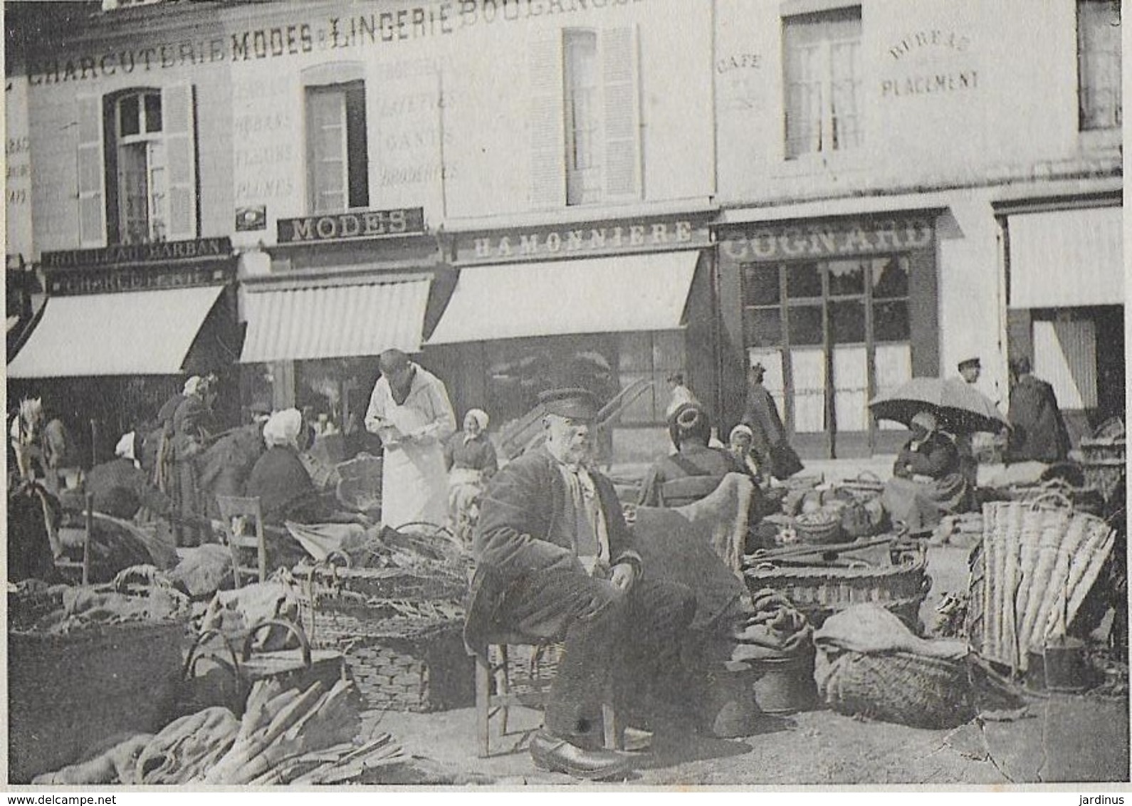 CHATEAUDUN; Le Marché Aux Légumes Bien Animé - Chateaudun