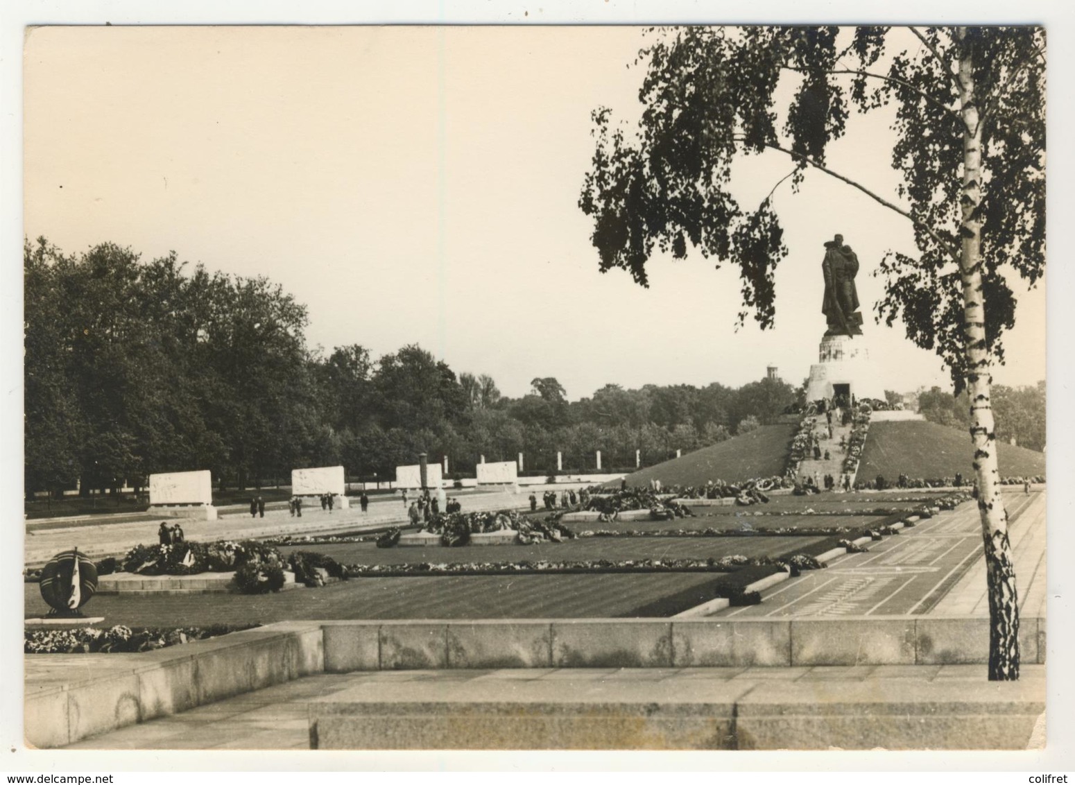 Berlin -        Cimetière De Treptower Park  (Carte-Photo) - Treptow