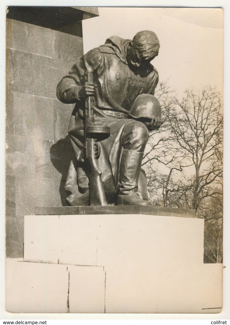 Berlin -        Cimetière De Treptower Park  (Carte-Photo) - Treptow