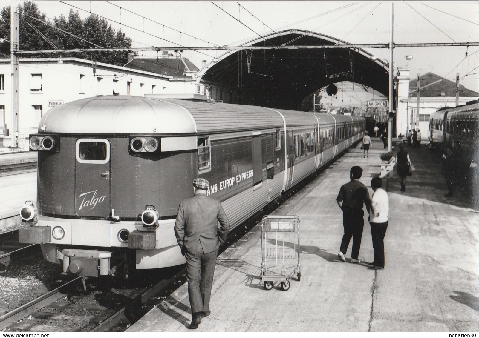 PHOTO  84  AVIGNON LA GARE TALGO TRANS EUROP - Avignon