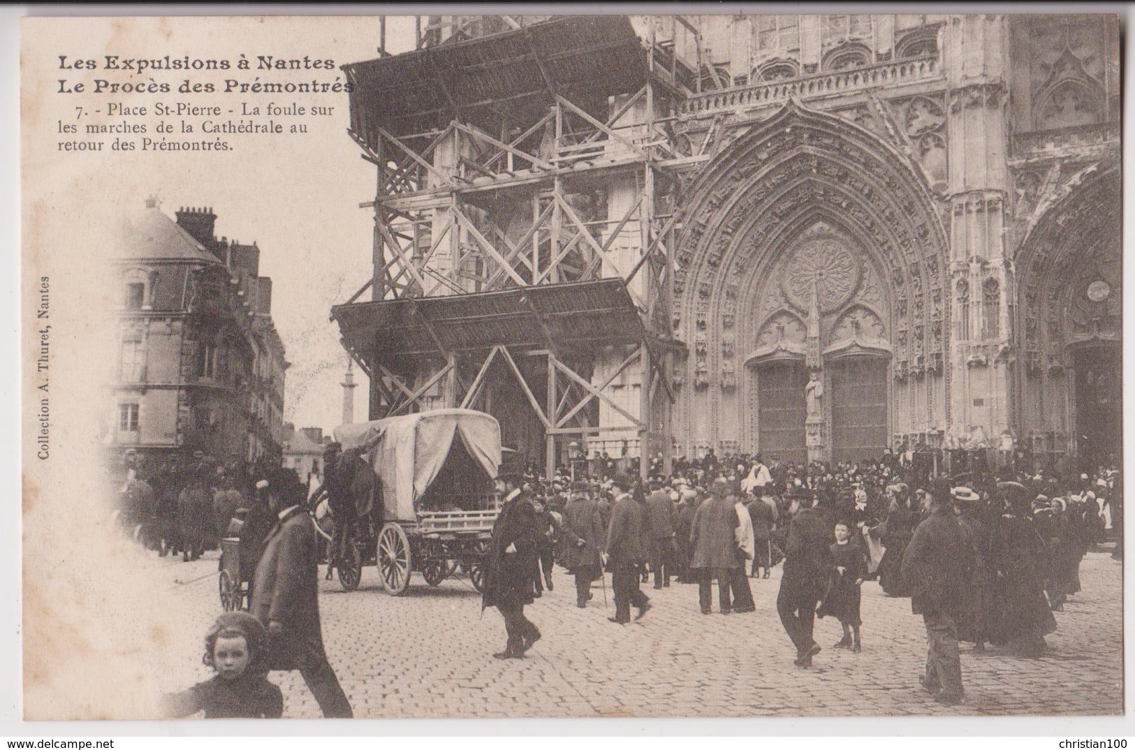 NANTES (44) : LA CATHEDRALE PLACE SAINT PIERRE - EXPULSION ET PROCES DES PREMONTRES EN 1903 - LA FOULE - 2 SCANS - - Nantes