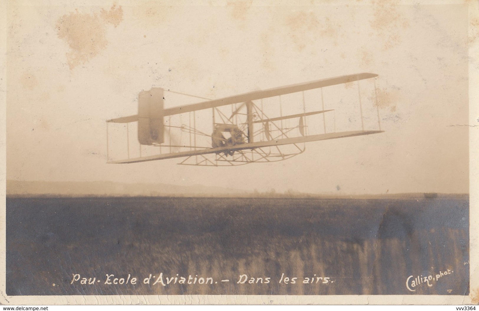 PAU: Ecole D'Aviation - Dans Les Airs - Pau