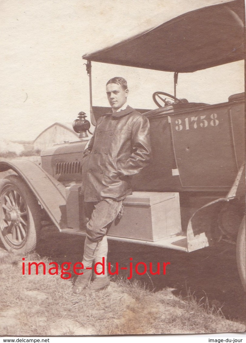 Photo Ancienne  MILITAIRE DEVANT SON AUTOMOBILE A SALONIQUE EN 1917  NOM AU VERSO - Guerre, Militaire