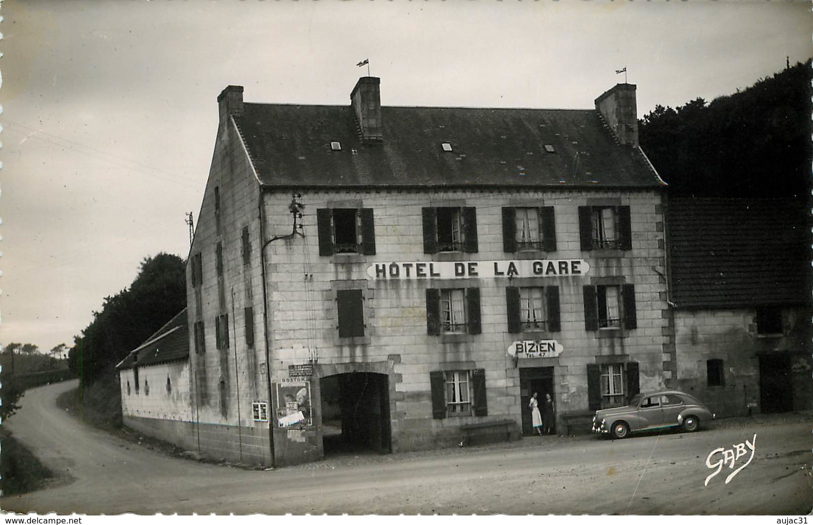 Dép 29 - Voitures - Automobile - Landivisiau - Hôtel De La Gare - Semi Moderne Petit Format - Bon état - Landivisiau