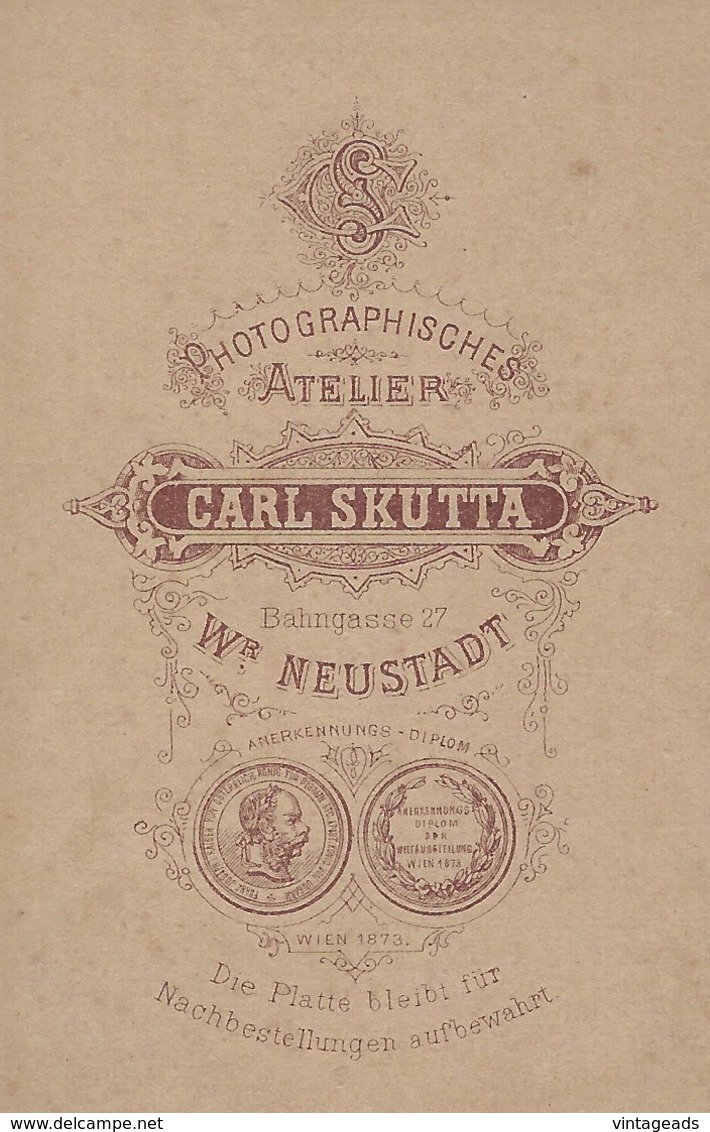 CDV022 CdV-Foto Um 1900, Mann In Uniform, Photographisches Atelier Carl Skutta Wiener Neustadt - Anonyme Personen