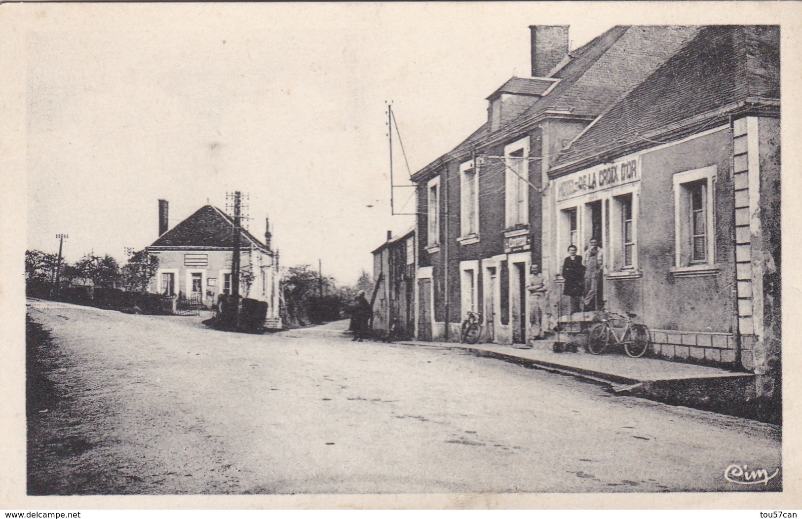 PERVENCHERES - ORNE  - (61) -  PEU COURANTE CPA ANIMÉE HÔTEL DE LA CROIX D'OR. - Pervencheres