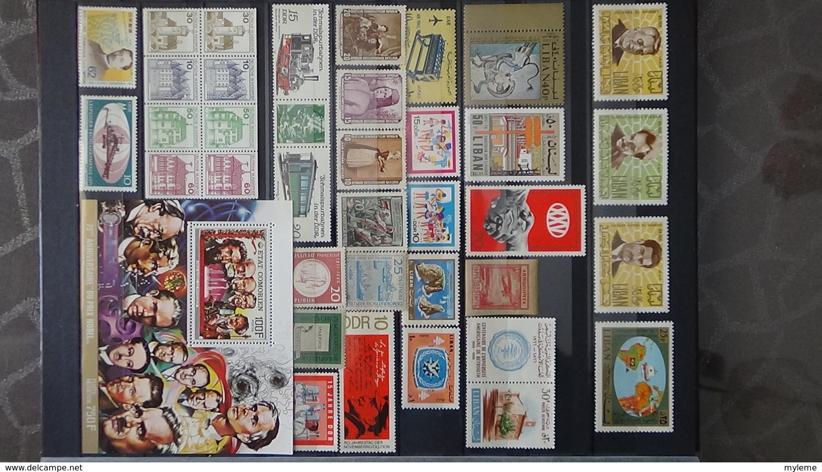 Très bon lot de timbres et blocs de divers pays dont bloc souvenir N° de France ** Cote des blocs + de 400 euros.