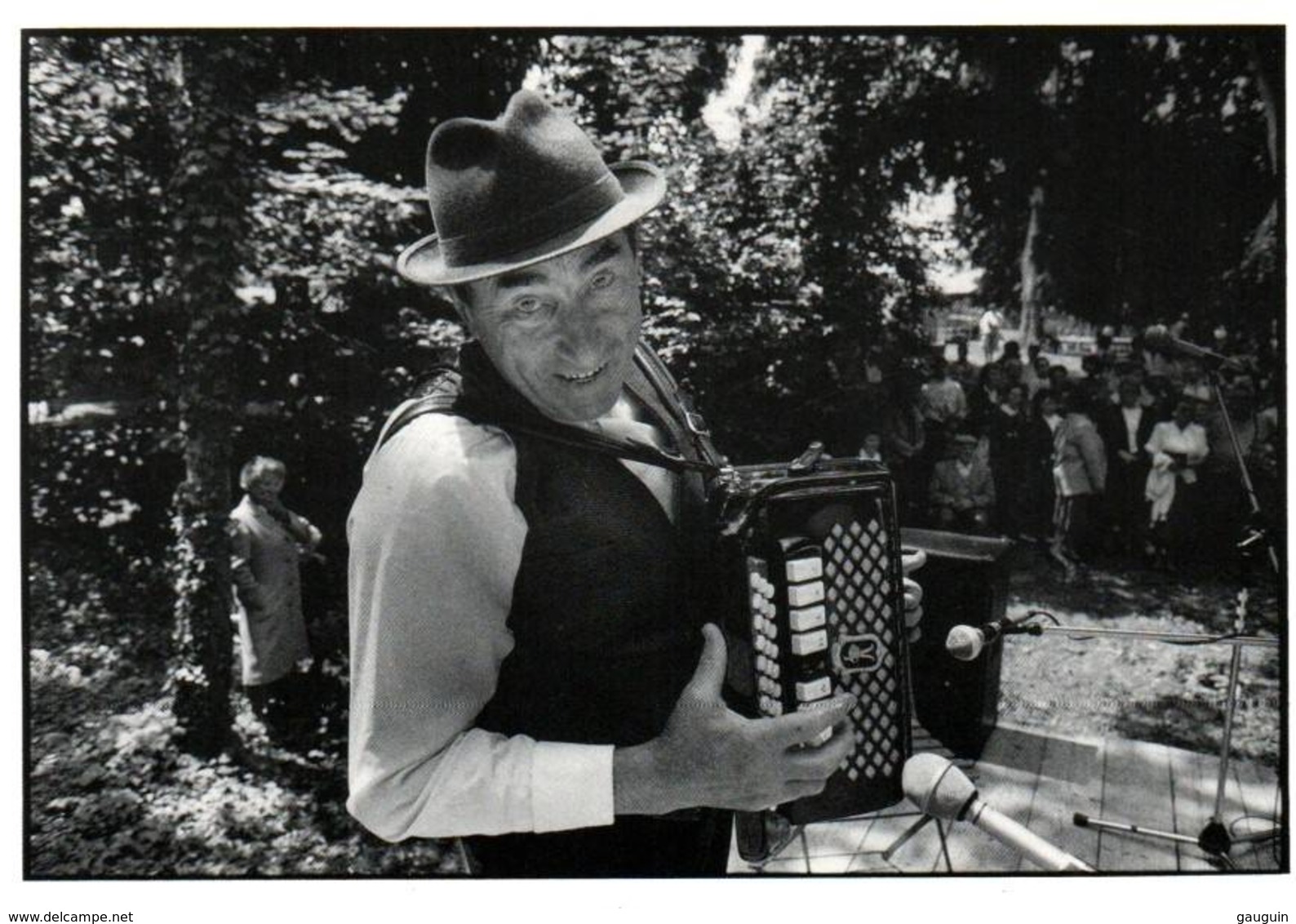 CPM - COMBOURG - Assemblée De La BOUEZE - Juin 1989 - Photo Le Crann - Edition Aventure Carto - Combourg