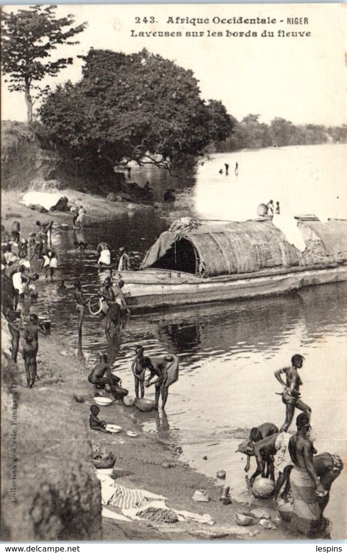 AFRIQUE -- NIGER --  Laveuses Sur Les Bords Du Fleuve - Niger