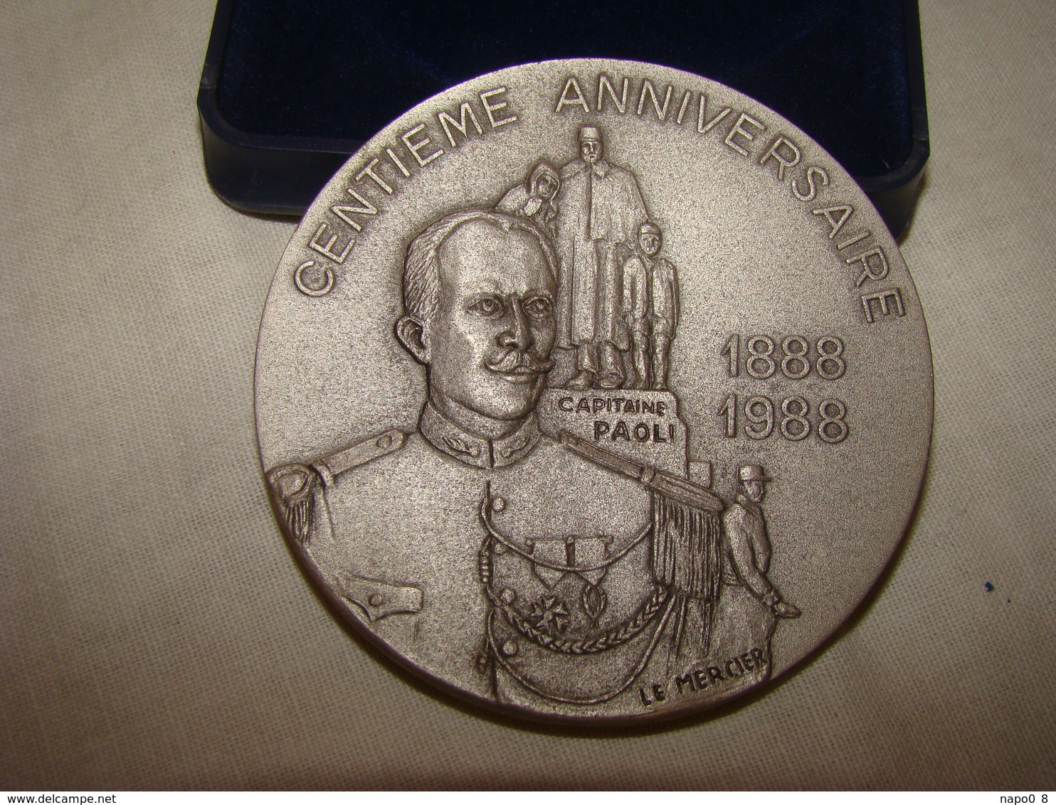 Médaille En Métal Blanc " Caisse Nationale De Gendarmerie 100ème  Anniversaire "  Avec  écrin - France