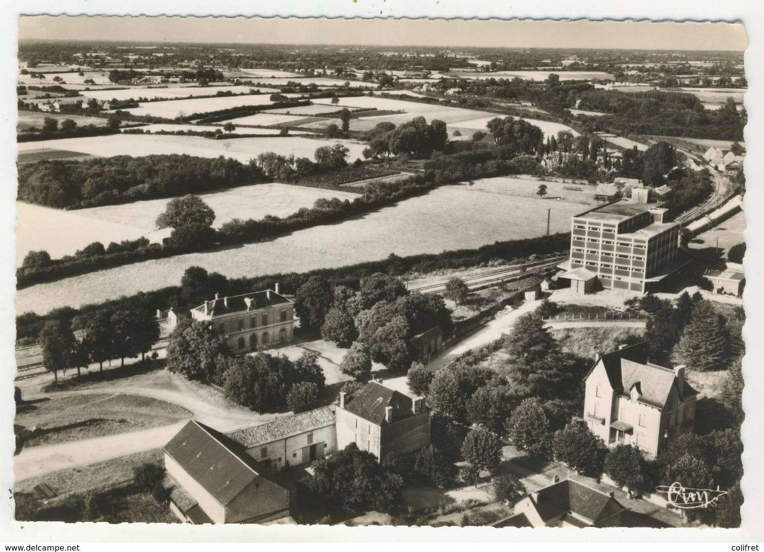 86 - Civray -        Vue Aérienne Du Quartier De La Gare - Civray