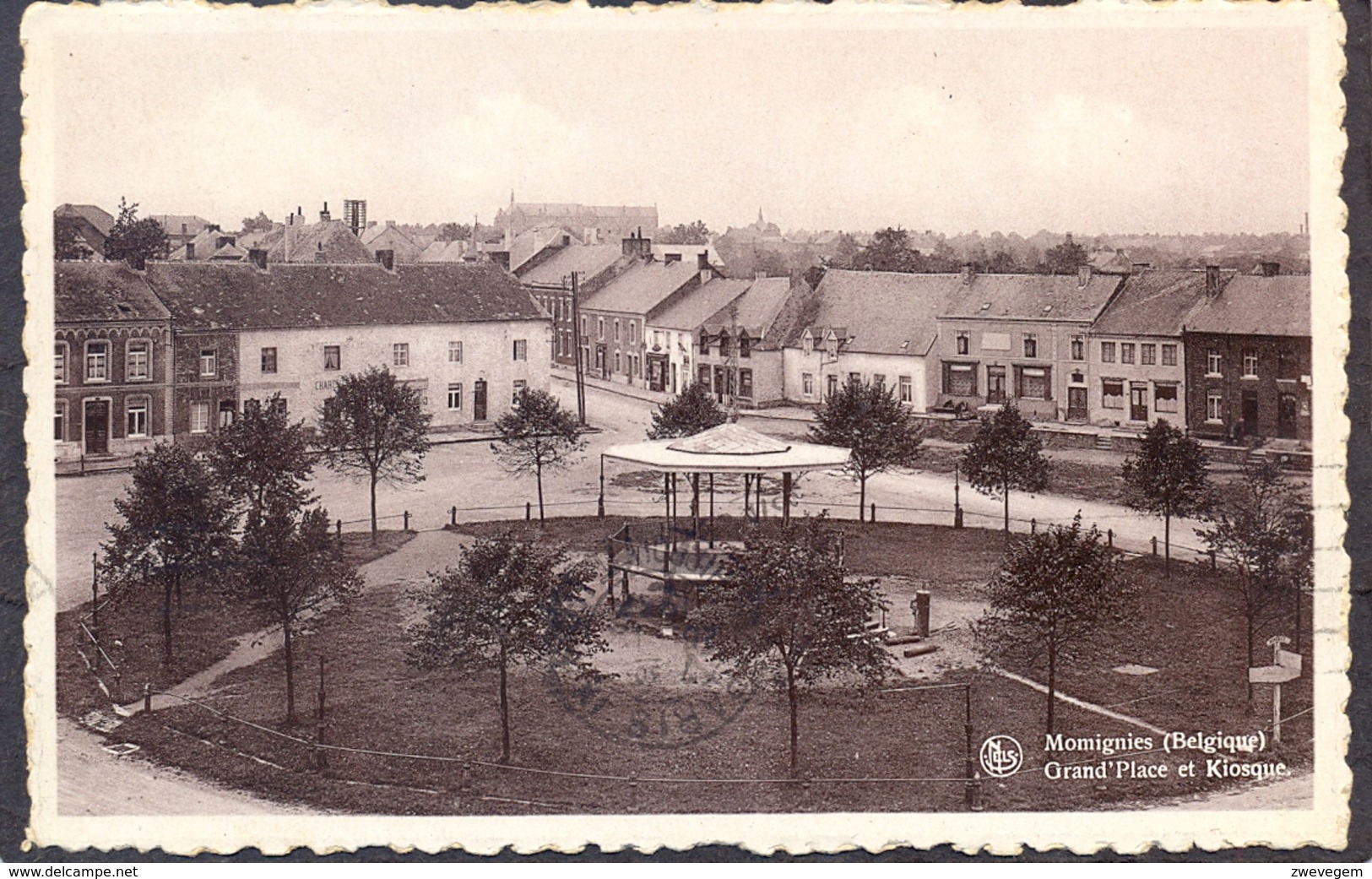 MOMIGNIES (Belgique) Grand'Place Et Kiosque - Momignies