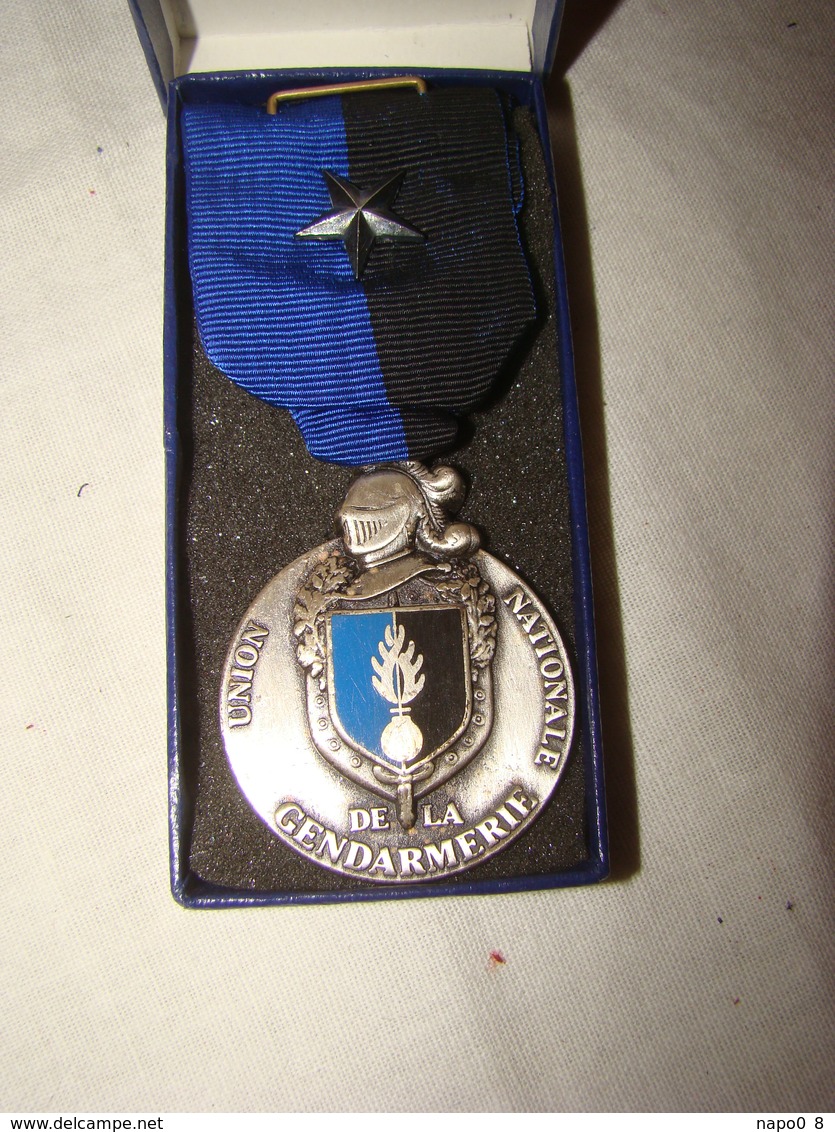 Médaille En Bronze Argenté " Union  Nationale De La Gendarmerie " Avec écrin - France