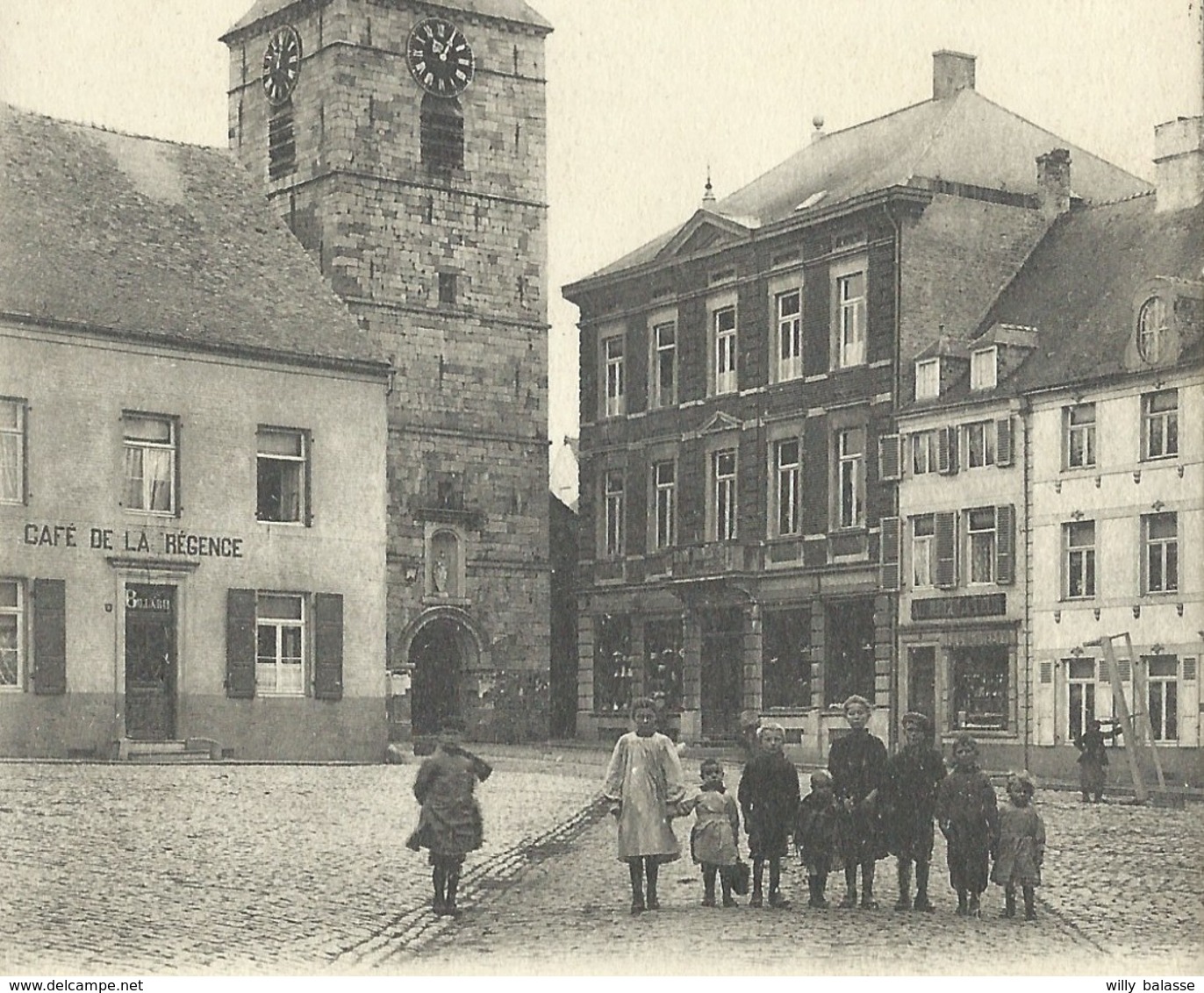 +++ CPA - FLORENNES - L'Eglise - Café De La Régence - Billard - Carte Animée  // - Florennes