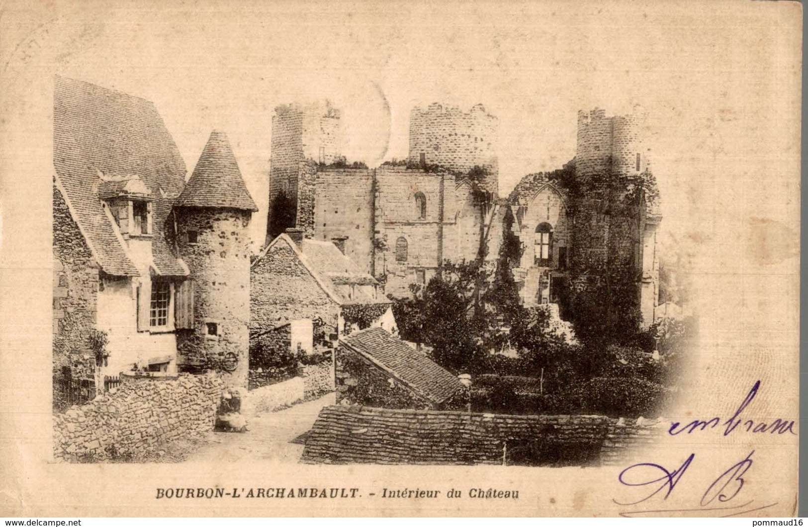 CPA Bourbon-L'Archambault Intérieur Du Château - Châteaux D'eau & éoliennes