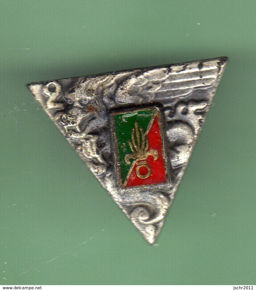 LEGION ETRANGERE *** 2° REP *** Pin's A Vis *** VIS-1 - Militaria