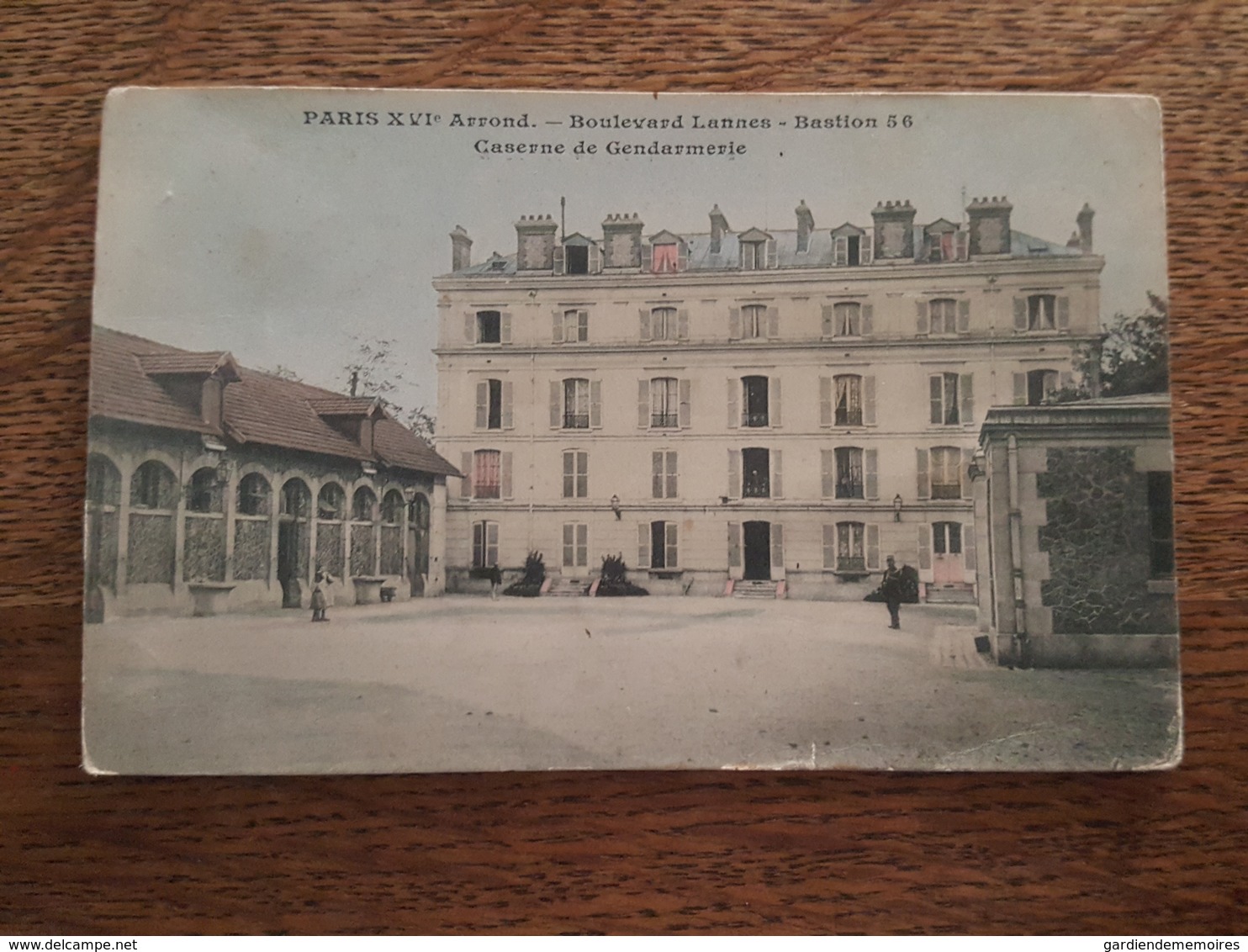 Paris 16 ème - Boulevard Lannes - Bastion 56 - Caserne De Gendarmerie - Vue Peu Courante - Mini Fente 3 Mm Vers 6h - Arrondissement: 16