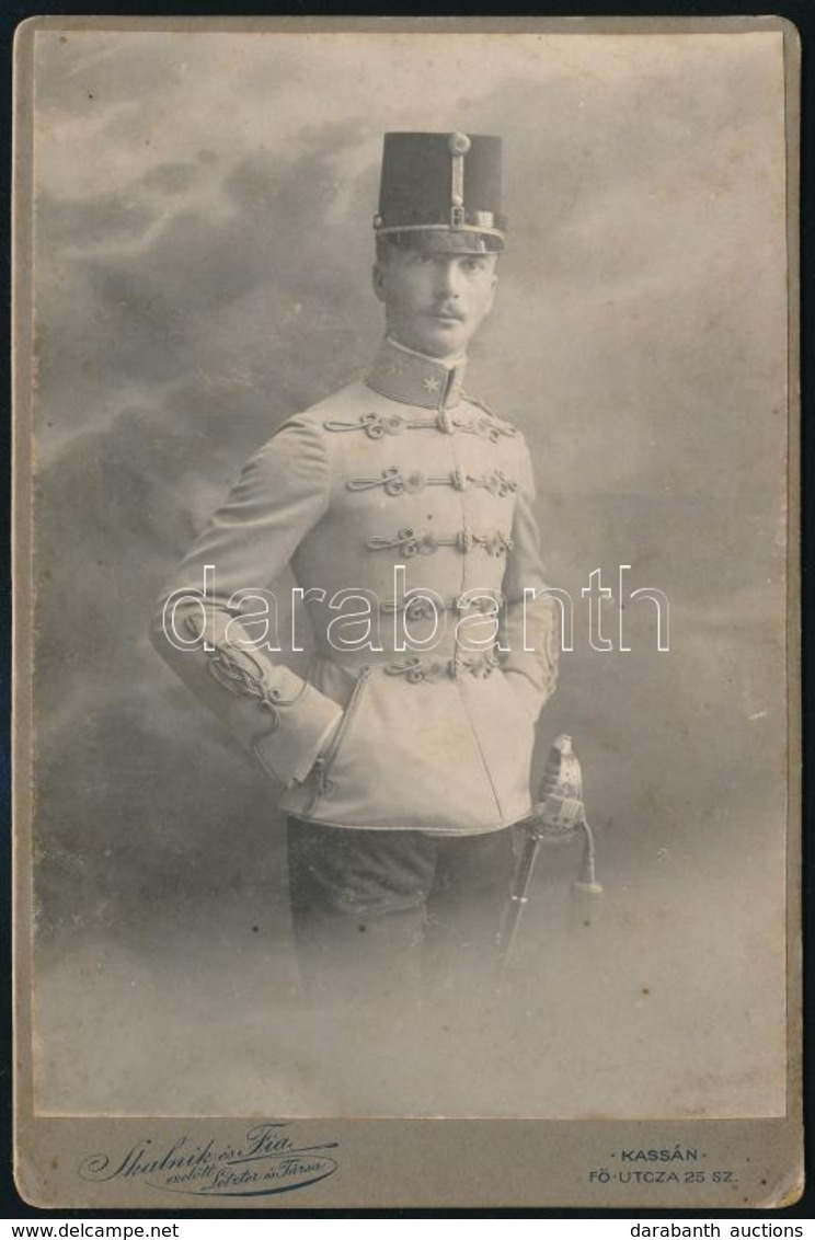 Cca 1898 Huszártiszt, Keményhátú Fotó Skalnik és Fia Kassai Műterméből, 16,5×11 Cm - Andere & Zonder Classificatie