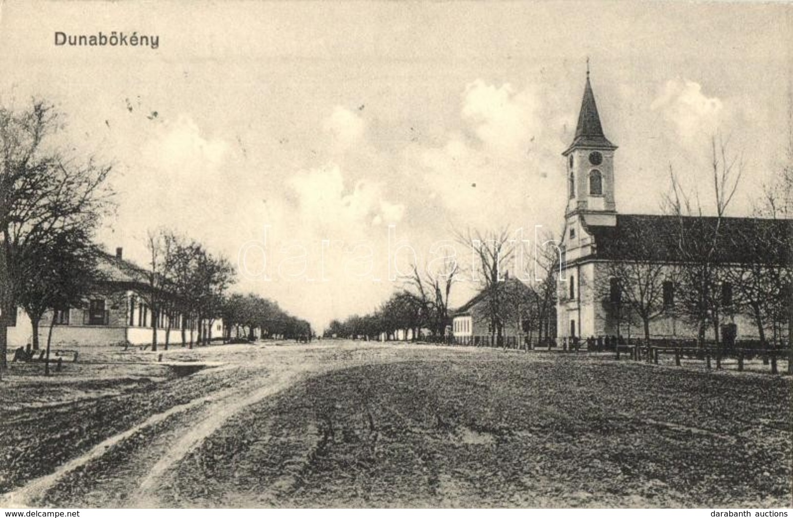 T2 1915 Dunabökény, Bukin, Mladenovo; Utcakép, Templom. Kiadja Adolf Németz, Kaufmann / Street View With Church - Unclassified