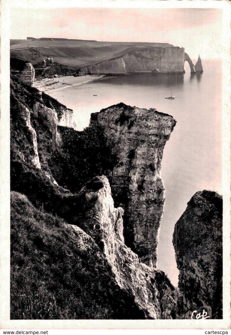 Etretat Les Falaises CPM Ou CPSM - Etretat