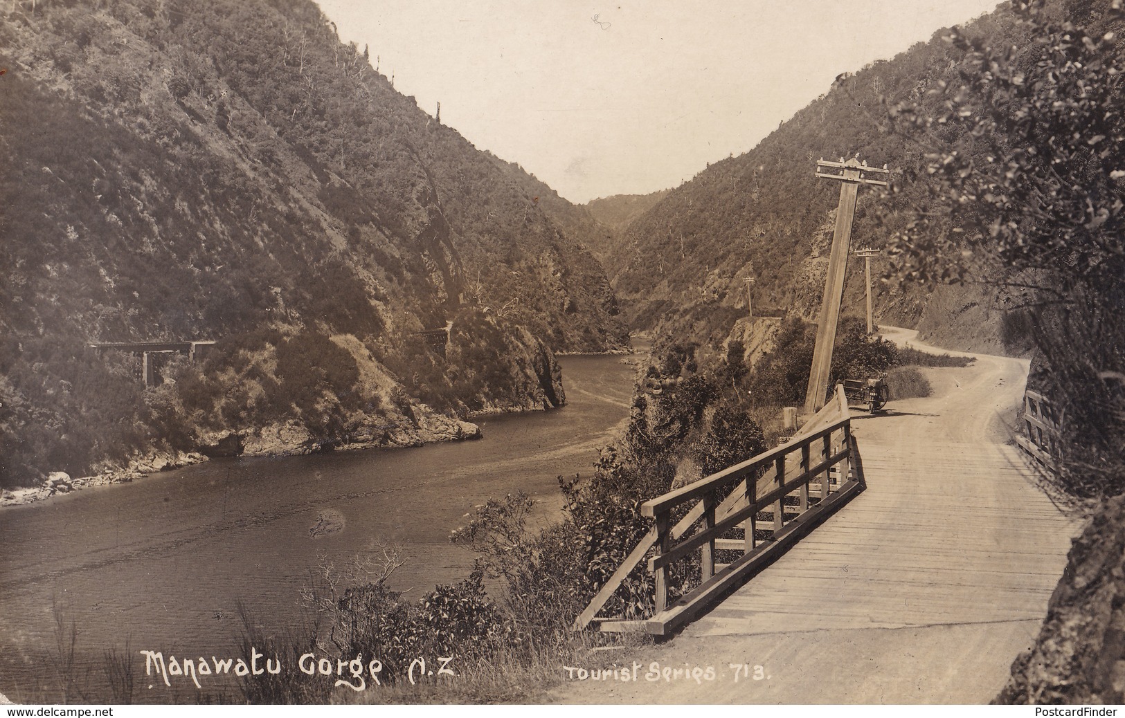 Wonky Telegraph Pole Manawatu Gorge New Zealand RPC Postcard - Nouvelle-Zélande