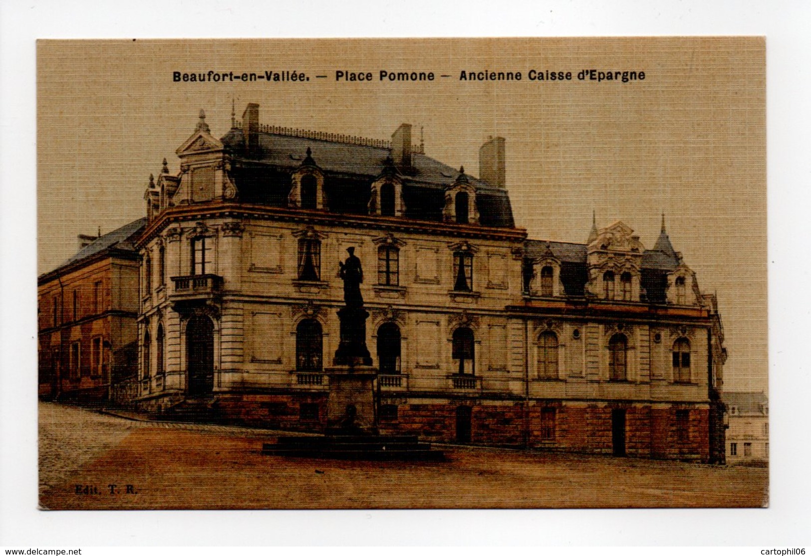 - CPA BEAUFORT-EN-VALLÉE (50) - Place Pomone - Ancienne Caisse D'Epargne - Edition T. R. - - Sonstige & Ohne Zuordnung