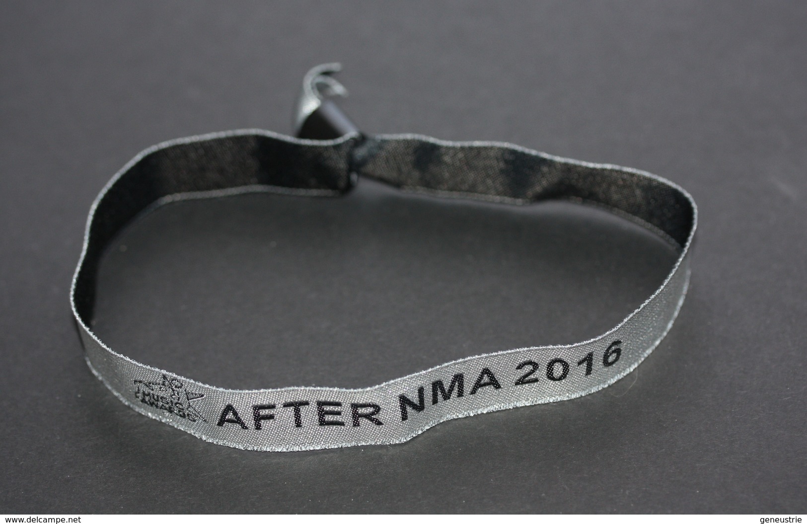 Peu Courant ! Bracelet Tissus D'invité à La Cérémonie "NRJ Music Awards" After NMA 2016 " (après L'émission TV) Cannes - Autres & Non Classés