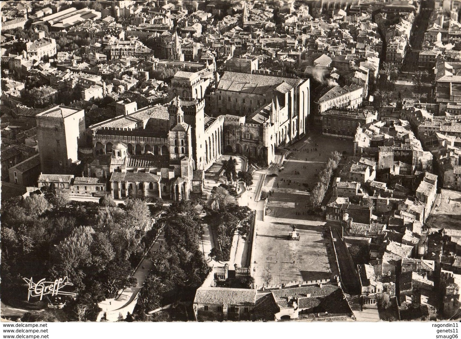 84 - AVIGNON - VUE AÉRIENNE DU PALAIS DES PAPES - Avignon