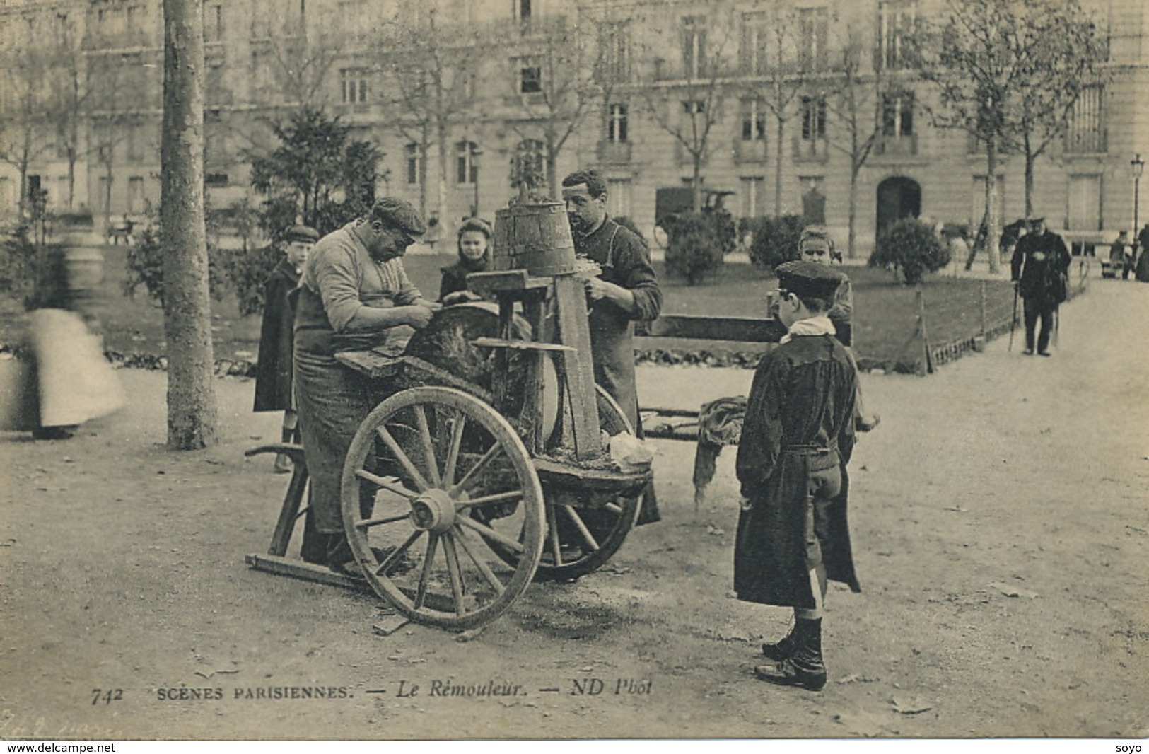 Remouleur à Paris . The Grinder . Affuteur De Couteaux . Parfait état . Voyagé Vers Dole - Marchands Ambulants