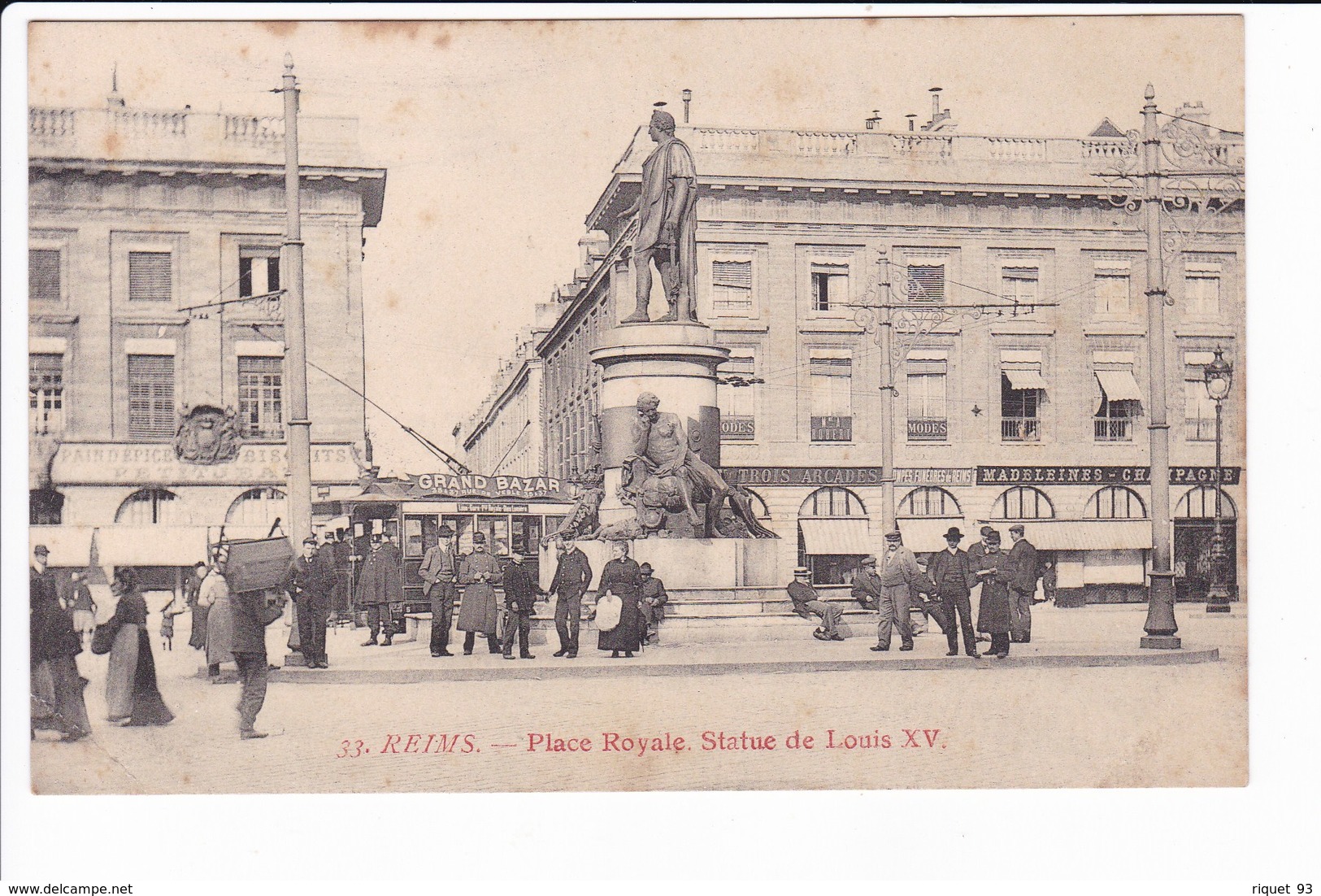 33 - REIMS - Place Royale. Statue De Louis XV. - Reims