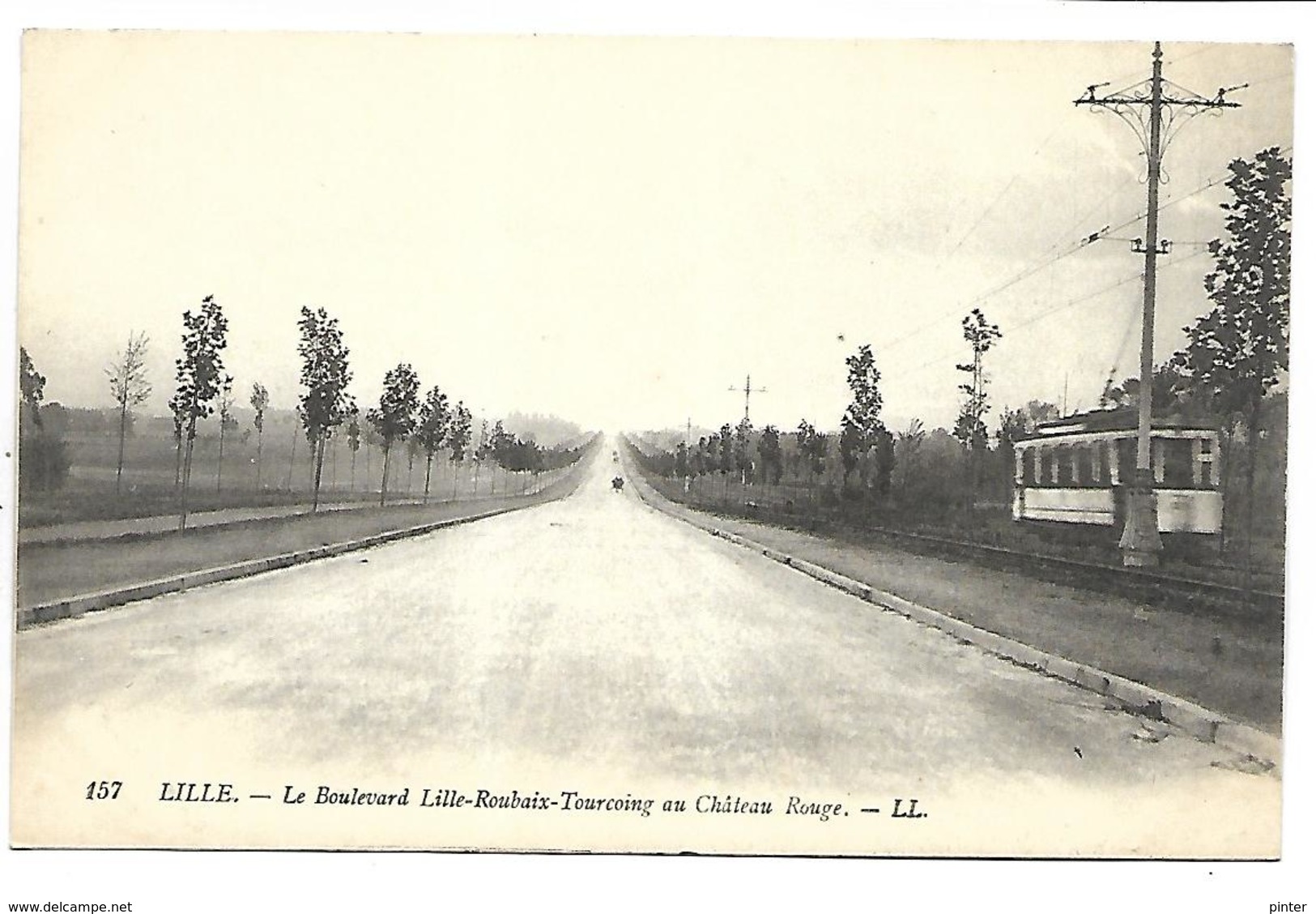 LILLE - Le Boulevard Lille-Roubaix-Tourcoing Au Château Rouge  - Tramway - Lille