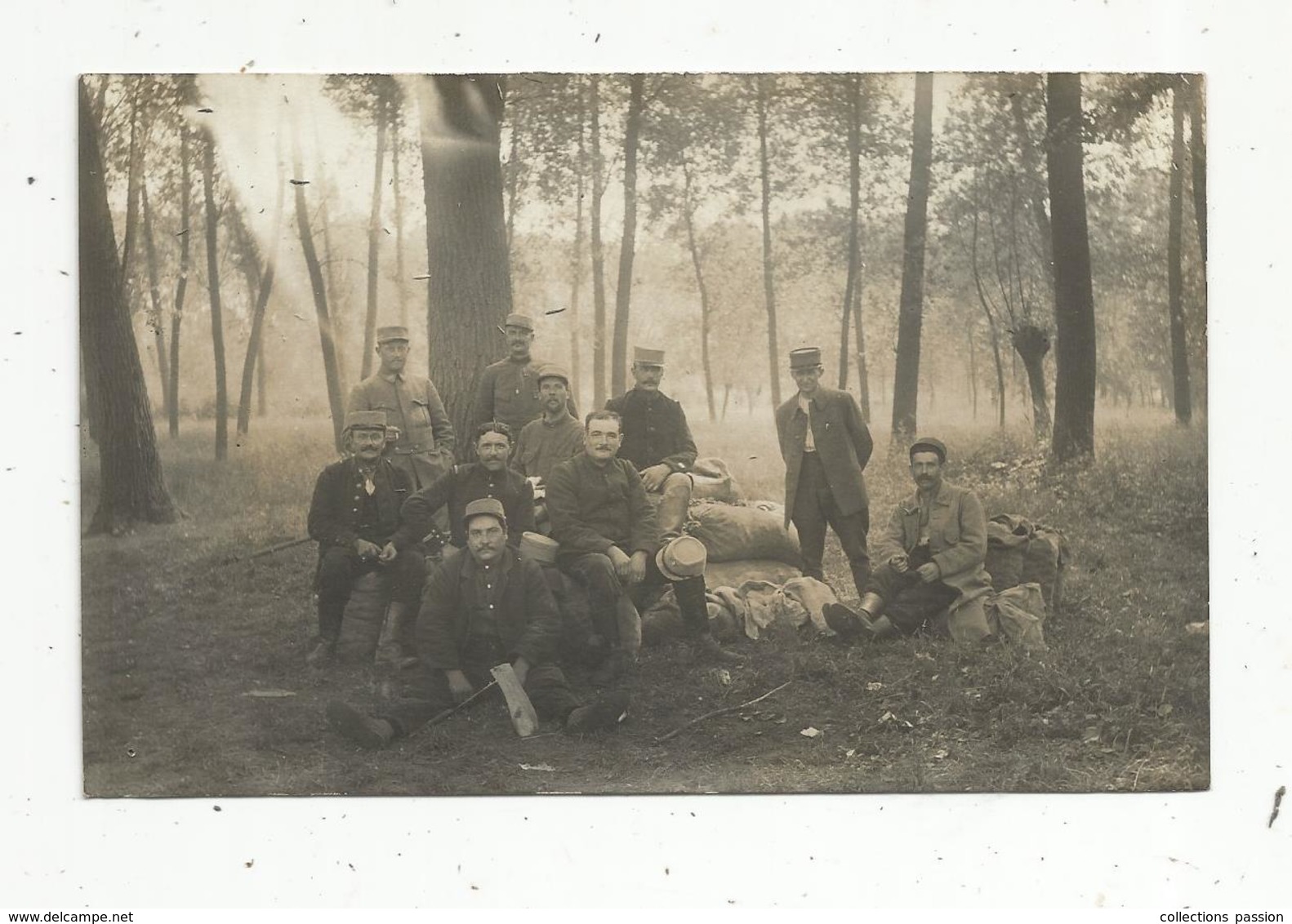 Cp , Carte Photo , MILITARIA ,militaires Dans La Forêt,vierge - Personaggi