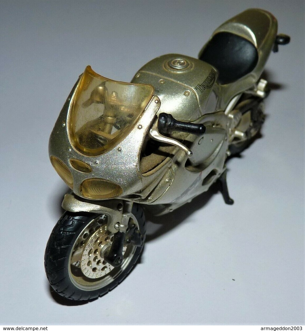 MAISTO MOTO 1/18 TRIUMPH 955I DAYTONA TBE - Motorcycles