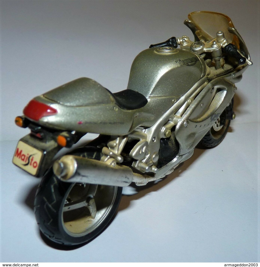 MAISTO MOTO 1/18 TRIUMPH 955I DAYTONA TBE - Moto