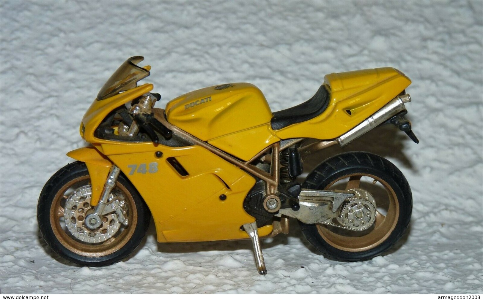 MAISTO MOTO 1/18 DUCATI 748 TBE - Motorcycles