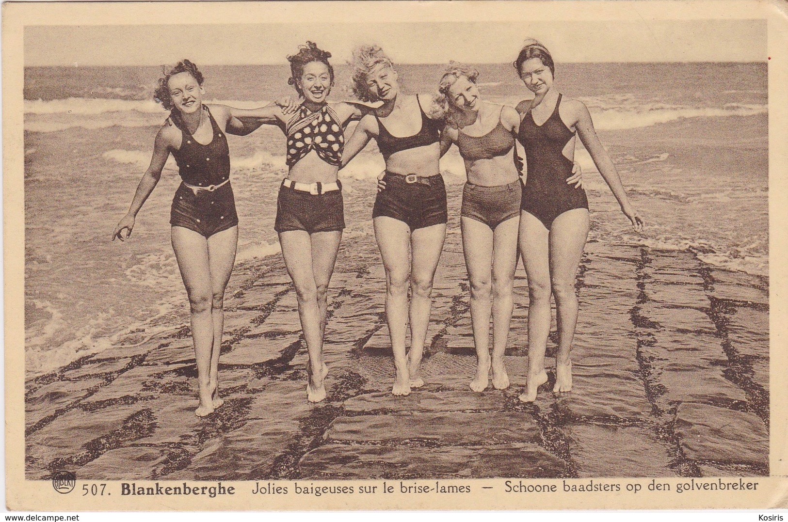 Blankenberghe, Jolies Baigneuses Sur Le Brise Lames. - Blankenberge