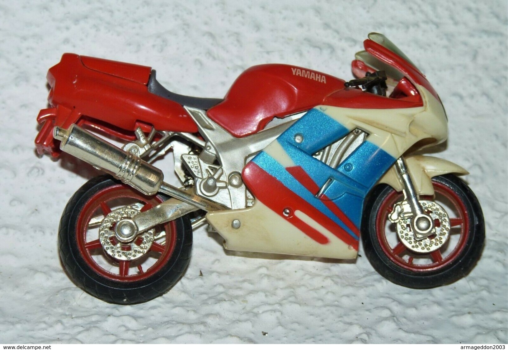 MAISTO MOTO 1/18 YAMAHA FZR600R Be Mais Manque La Bequille - Motorcycles